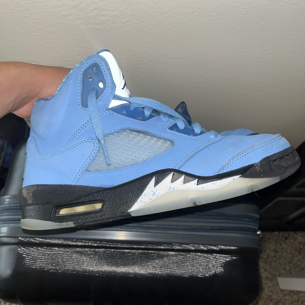 Men’s retro Jordan 5 UNC